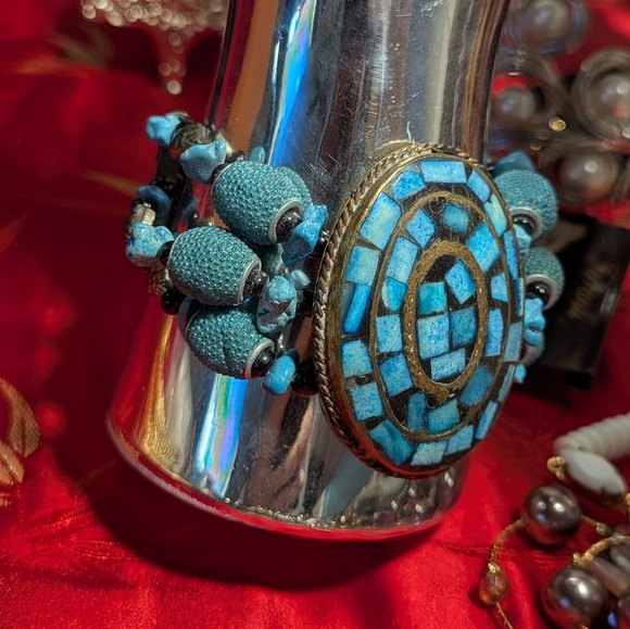 Vintage Brass & Inlay Faux Turquoise Oval Shaped Statement Bracelet. - Picture 10 of 10